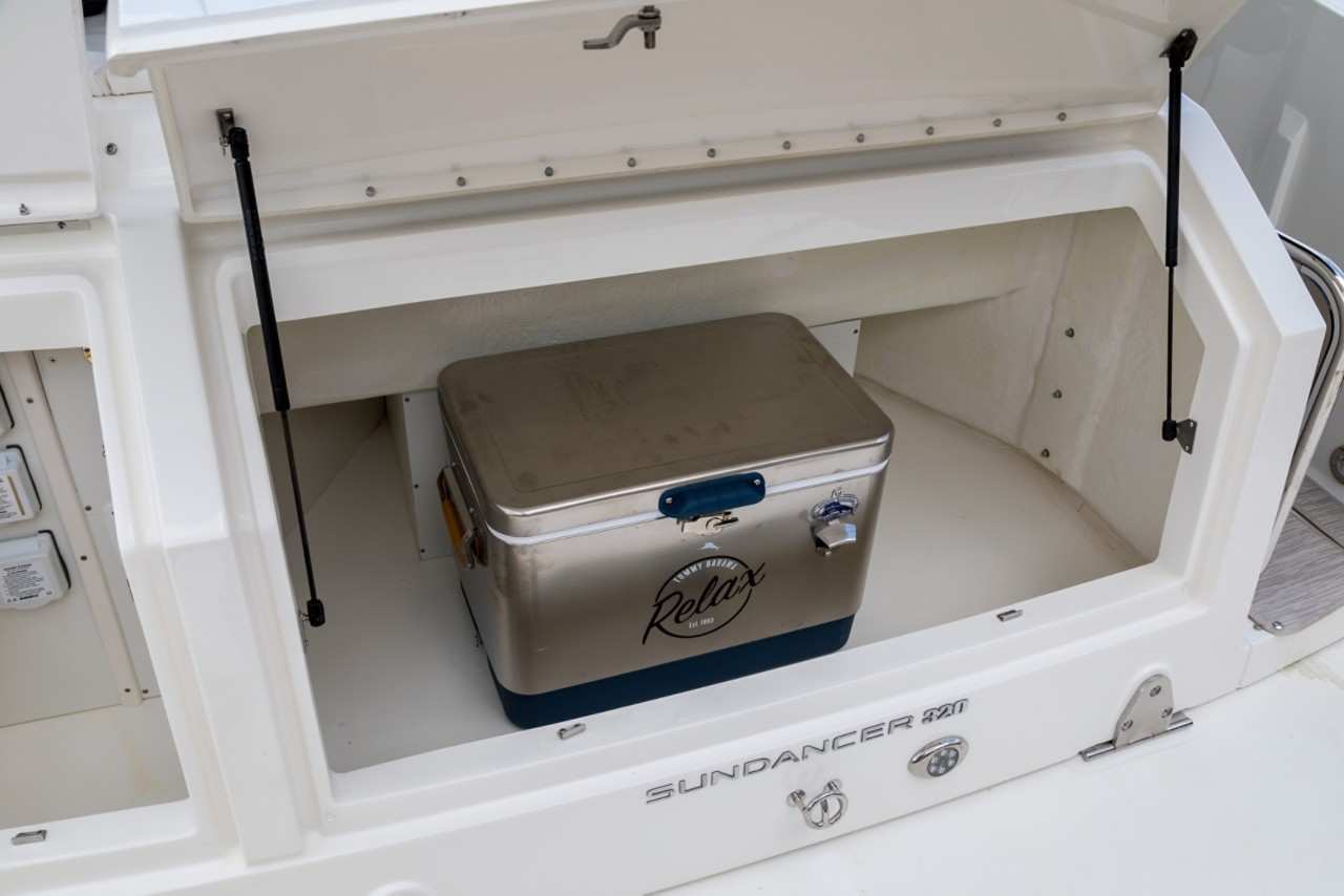 Sundancer 320 storage with cooler