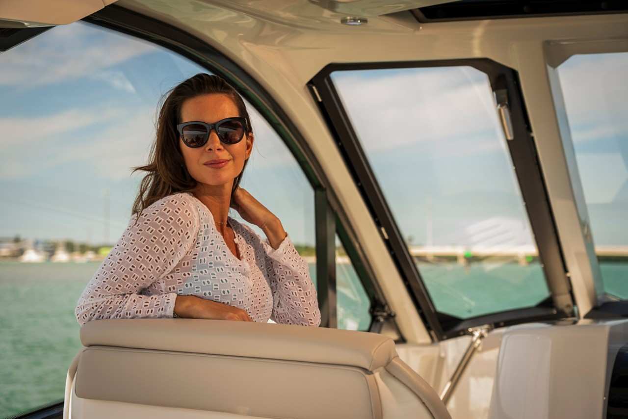 Sundancer 370 Outboard lifestyle woman port companion seat 