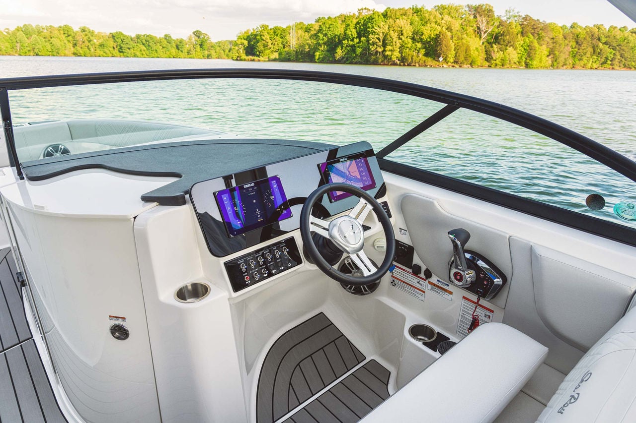 SDX 230 Outboard helm