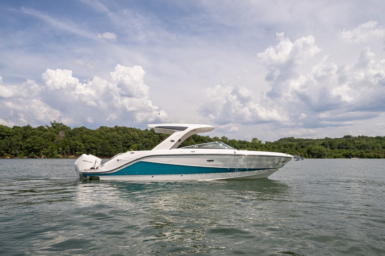 2024 SLX 310 Outboard starboard profile