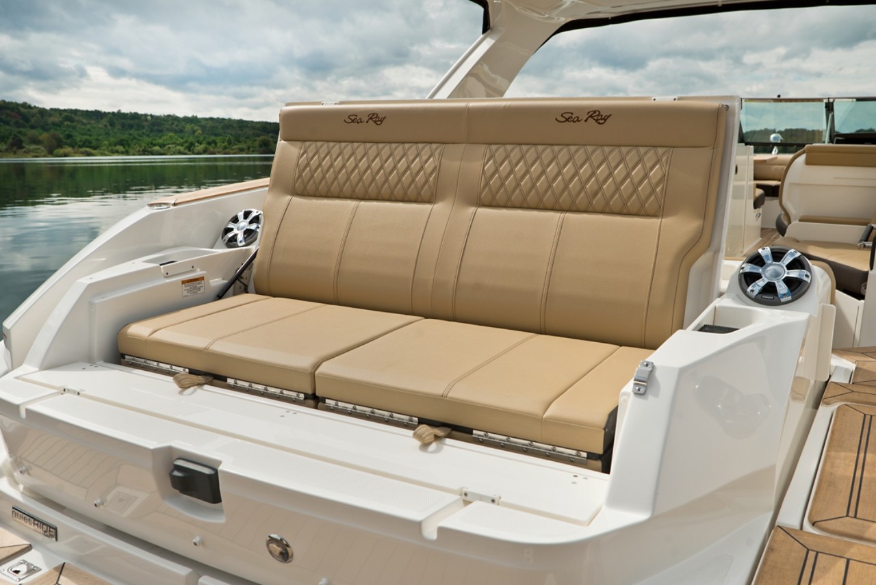2024 SLX 350 Outboard starboard stern transom loungers