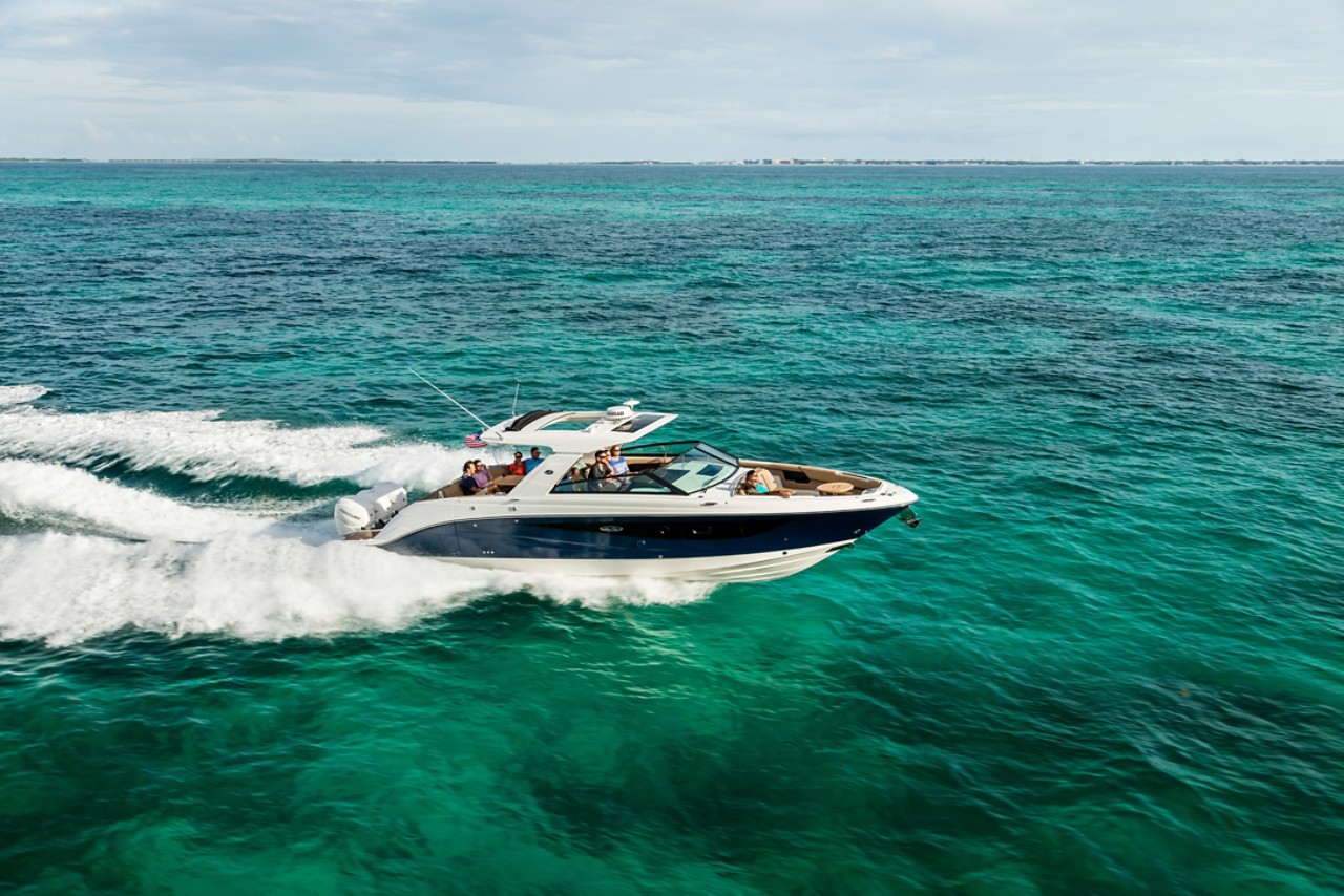 2024 SLX 400 Outboard boat running starboard bow view