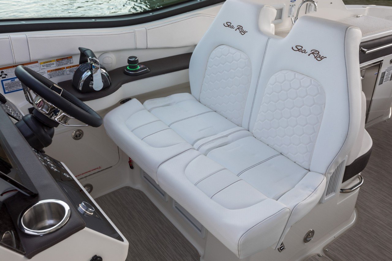 2024 Sundancer 320 Outboard dual helm seats