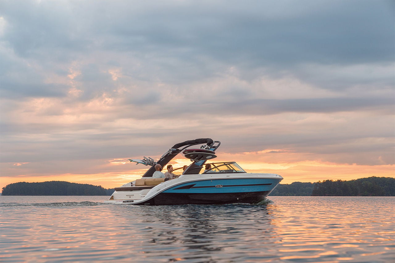 Sea Ray SDX 250 Surf starboard stern sunset