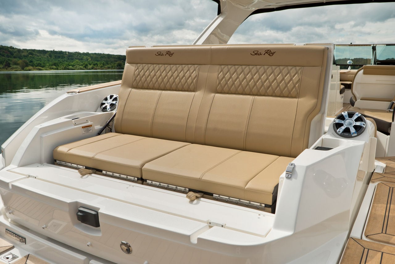 2024 SLX 350 Outboard starboard stern transom loungers