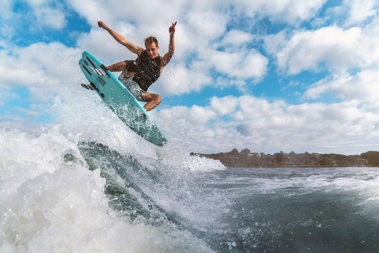 Man wakesurfing